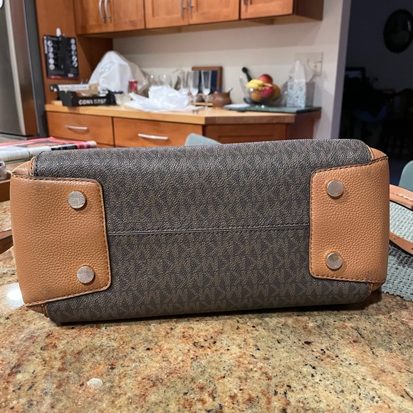 This bag has been used three times excellent condition - Picture 5 of 13